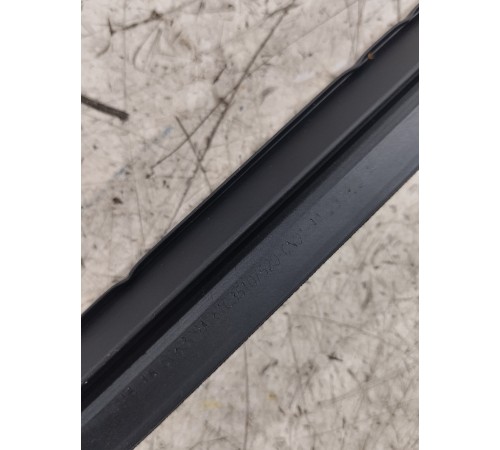 Уплотнитель стекла передний левый внутренний