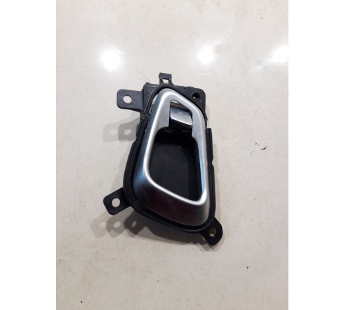 Ручка двери (передняя левая внутренняя)