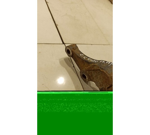 Кулак поворотный(передний правый)