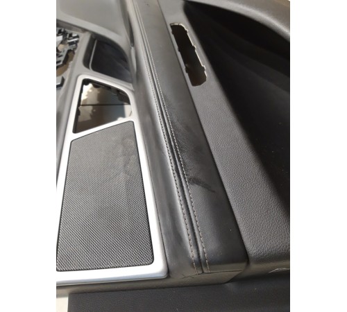 Обшивка двери (задняя правая)