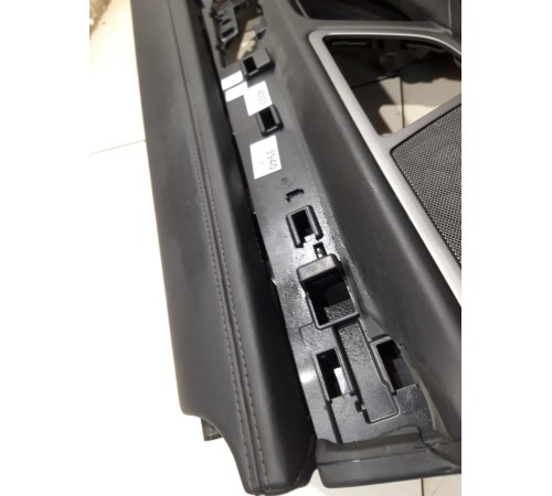 Обшивка двери (задняя правая)