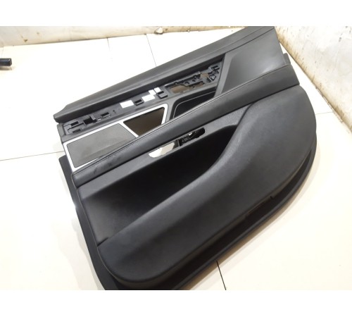 Обшивка двери (задняя правая)