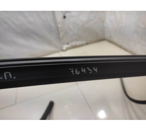 Уплотнитель стекла (задний, правый)