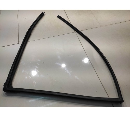 Уплотнитель стекла (задний, правый)