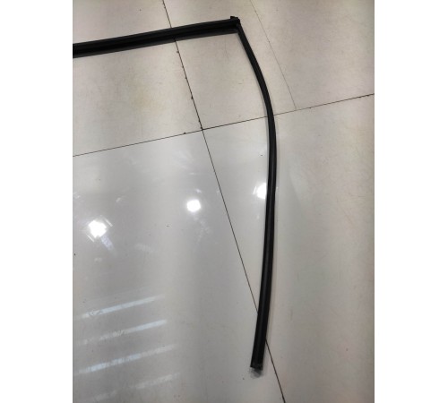 Уплотнитель стекла (задний, правый)