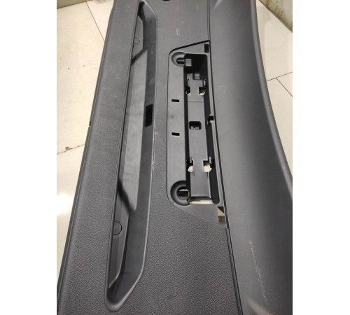 Обшивка крышки багажника