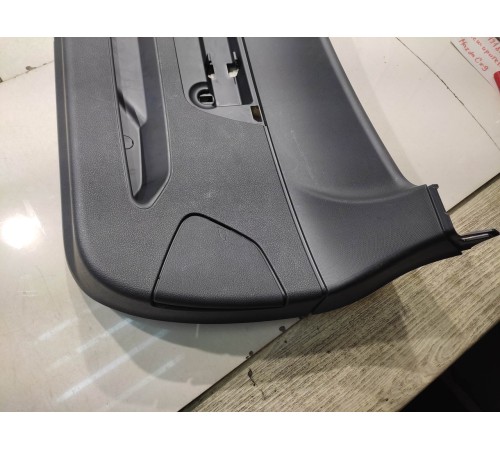 Обшивка крышки багажника