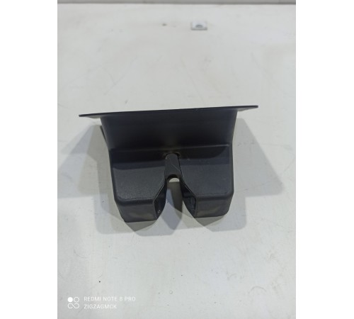 Накладка замка крышки багажника