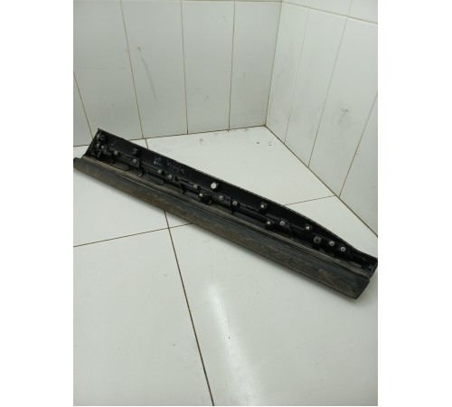 Молдинг двери передний левый 