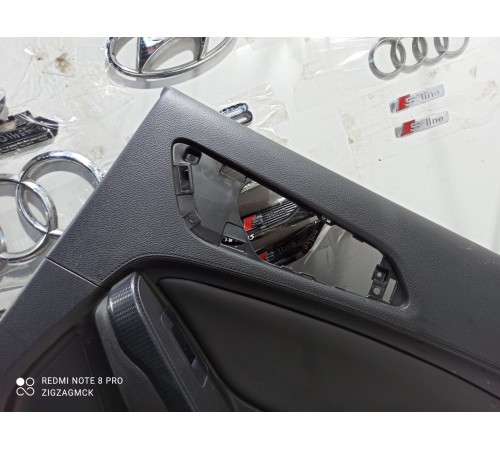 Обшивка двери (задняя правая)