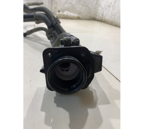 Горловина топливного бака