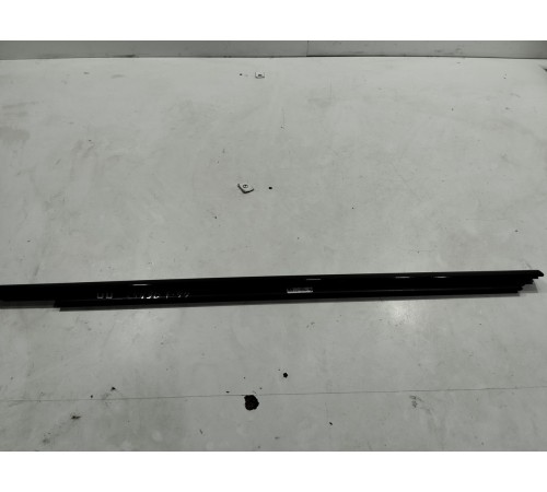 Уплотнитель стекла (передний правый)наружний