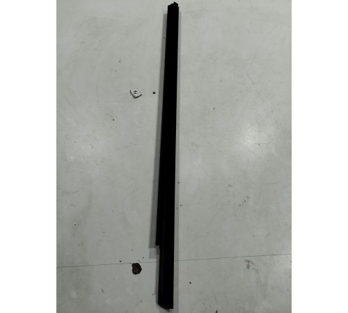 Уплотнитель стекла (передний правый)наружний