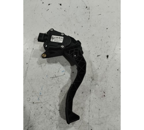 Педаль акселератора (газа)