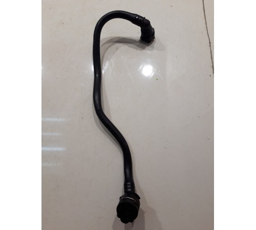 Патрубок топливный