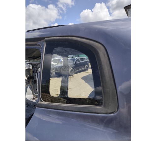 Глухое стекло заднее левое