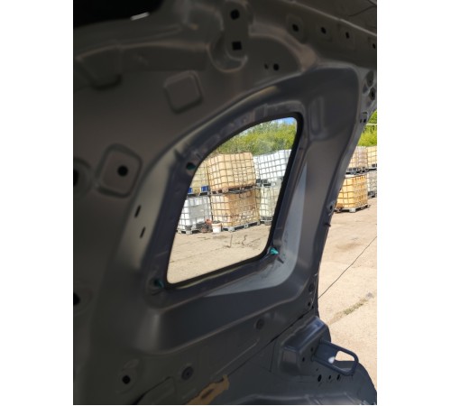 Глухое стекло заднее левое