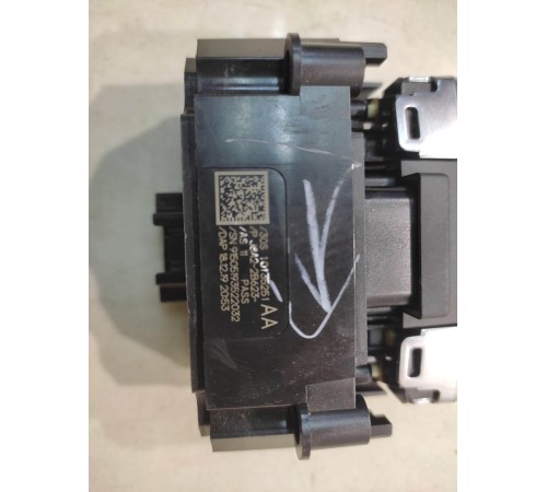 Кнопка стояночного тормоза