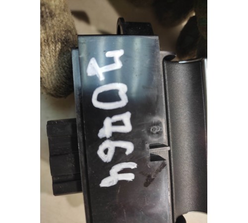 Кнопка стояночного тормоза