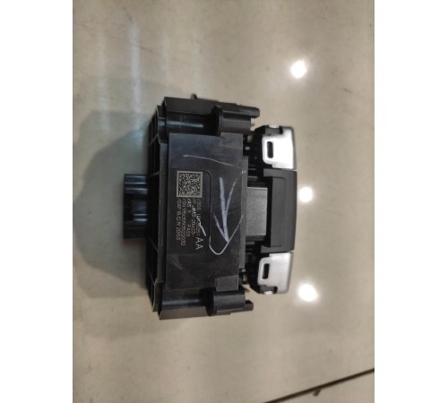 Кнопка стояночного тормоза