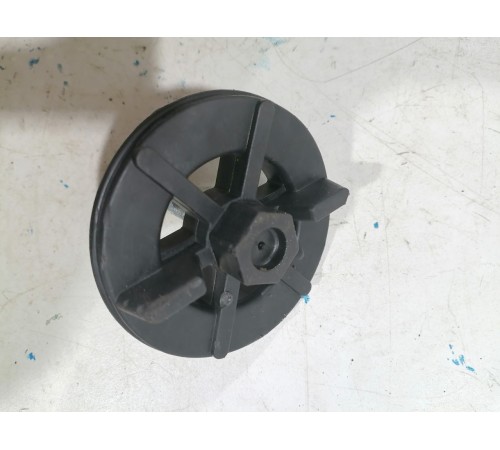 Болт крепления запасного колеса