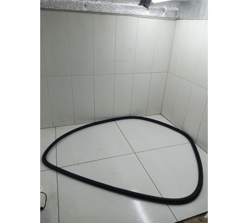 Уплотнитель двери передний правый