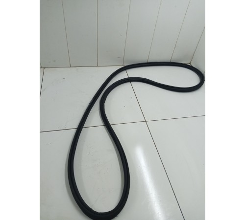 Уплотнитель двери передний правый