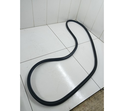 Уплотнитель двери передний правый