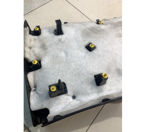 Обшивка крышки багажника