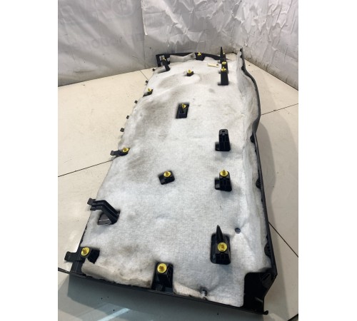 Обшивка крышки багажника