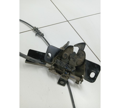 Замок капота