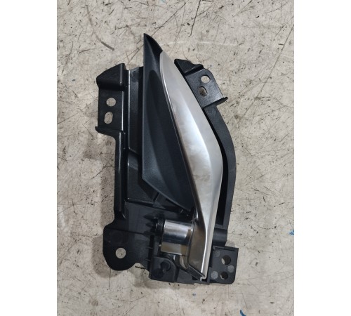 Ручка двери передняя левая внутренняя