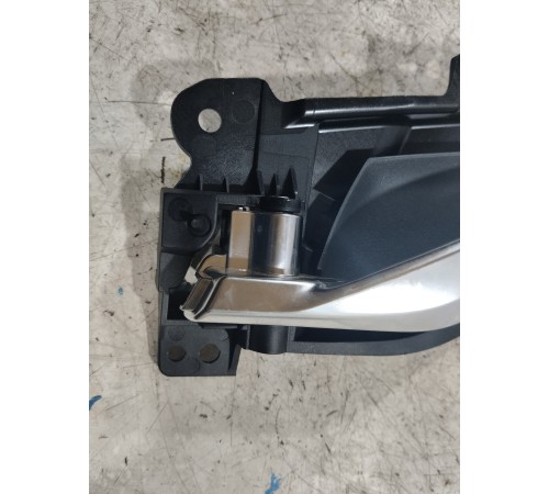 Ручка двери передняя левая внутренняя