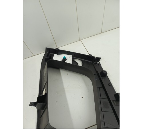 Обшивка багажника правая