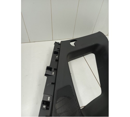 Обшивка багажника правая