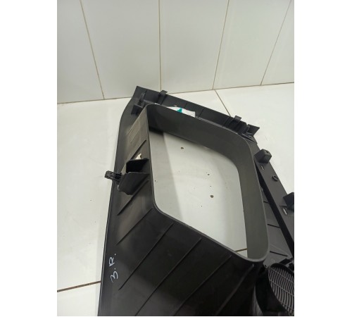 Обшивка багажника правая