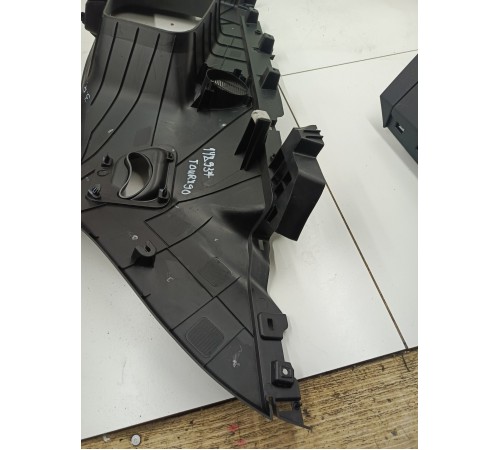 Обшивка багажника правая