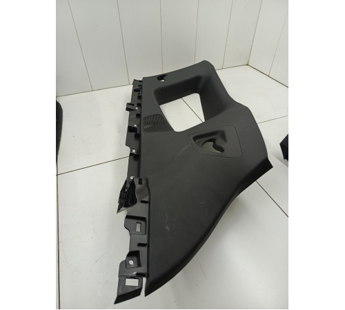 Обшивка багажника правая