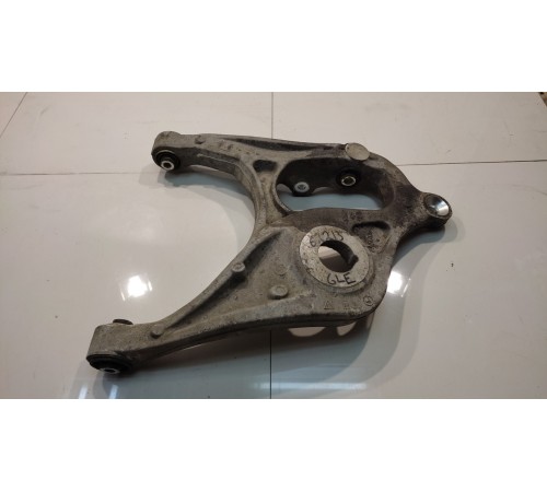 Рычаг подвески (правый)