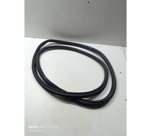 Уплотнитель проема двери передний правый