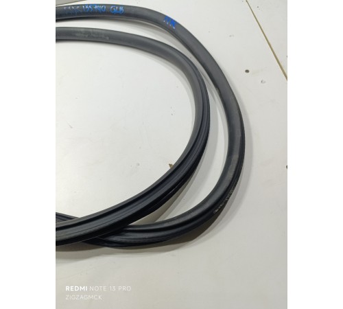 Уплотнитель проема двери передний правый