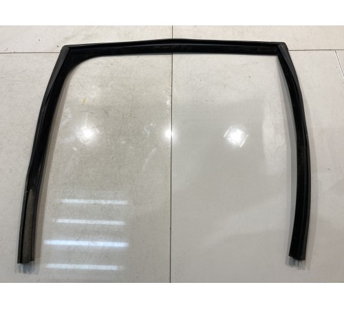 Уплотнитель стекла (передний, правый)