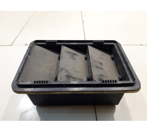 Вентиляционная решётка (задняя, левая)