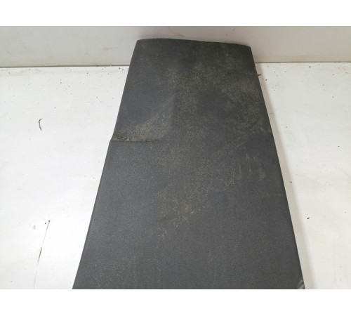 Обшивка центральной стойки правая нижняя