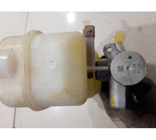 Главный тормозной цилиндр с бачком в сборе