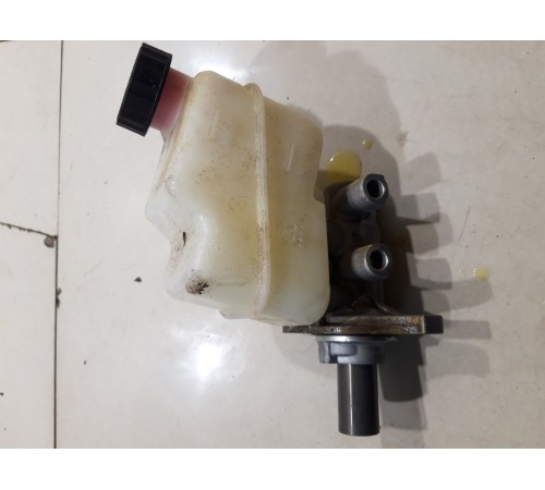 Главный тормозной цилиндр с бачком в сборе