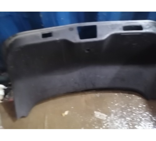 Обшивка крышки багажника