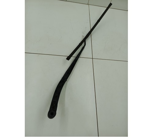 Поводок стеклоочистителя левый