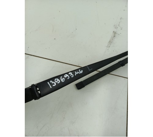 Поводок стеклоочистителя левый