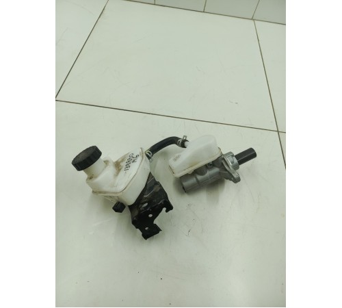 Главный тормозной цилиндр с бачком